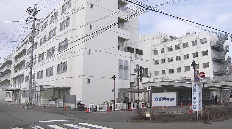 病院の会計窓口のレジから現金盗む　被害総額5250万円　新たに元職員2人が不正　入金データを改ざんする手口を繰り返す　病院側が元事務職員の50代男性を提訴｜FNNプライムオンライン