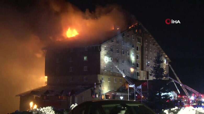 【騒然】窓から垂らしたシーツで脱出する人も…スキーリゾートホテルの火災で76人死亡・51人負傷「火災報知器が鳴らなかった」　トルコ｜FNNプライムオンライン