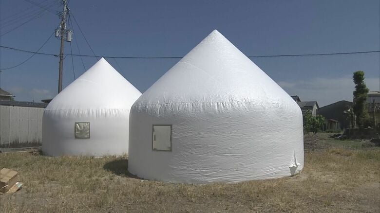 暑さしのげる場所を…熊本地震の被災地に名工大教授が開発した『インスタントハウス』空き地に1時間半程で完成｜FNNプライムオンライン