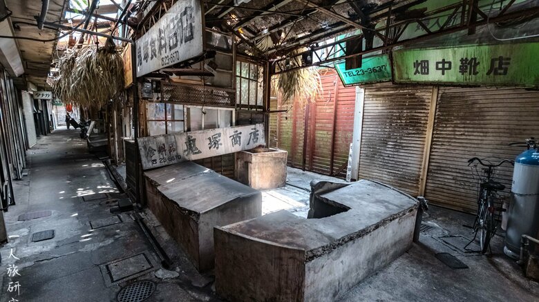 木造アーケードが郷愁を誘う…昭和の台所を支えた市場と商店街【一人旅研究会の“日本”ノスタルジック写真館】｜FNNプライムオンライン