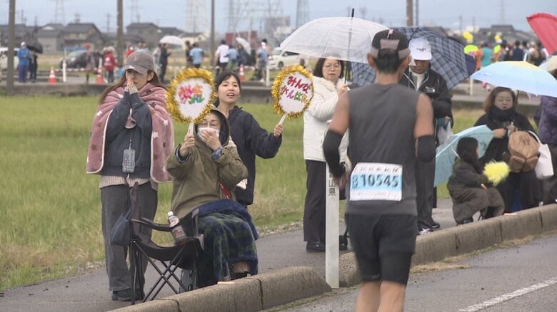 第10回富山マラソン、過去最多1万4856人が参加! 「応援が最高で熱い」節目の大会を記念したイベントも 雨にも負けず熱気あふれる|FNNプライムオンライン