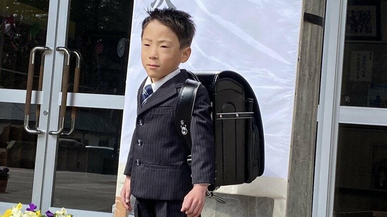 “世界最小の赤ちゃん”小学校に入学　体重258g、身長22cmで誕生　竜佑ちゃん（6）「体育館で遊びたい。給食が楽しみ」　両親「考えられない成長」「勉強もスポーツも友達と遊ぶのも一生懸命に」｜FNNプライムオンライン