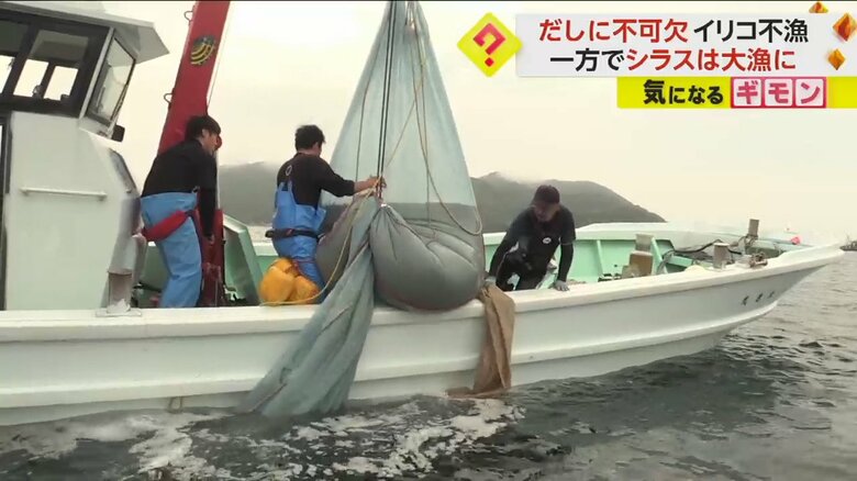 網を引き上げる漁師