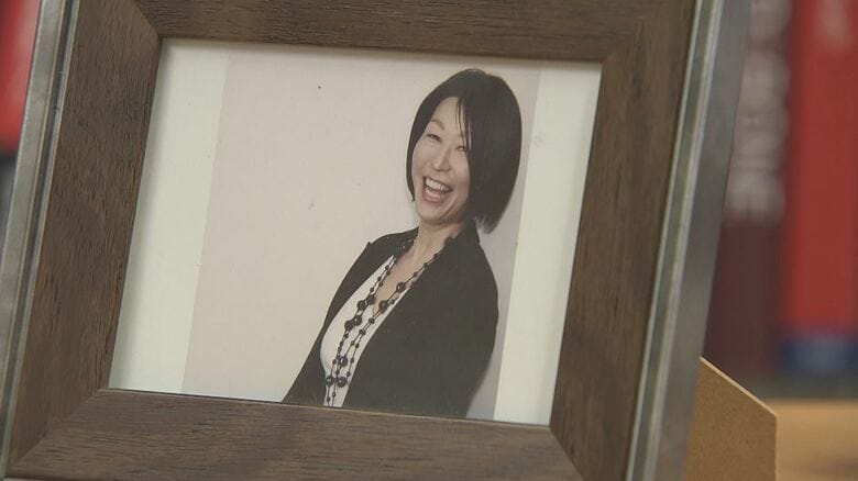 磯野さんの研究室に飾られた宮野さんの写真