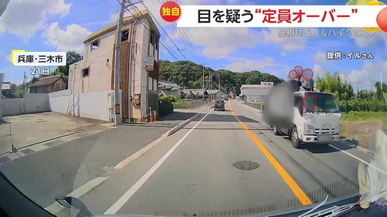 目を疑う定員オーバーのゴミ収集車（7月21日午前9時頃、兵庫・三木市）
