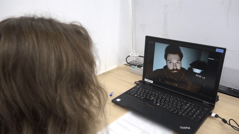 遠隔取材に応じるアゾフ大隊幹部