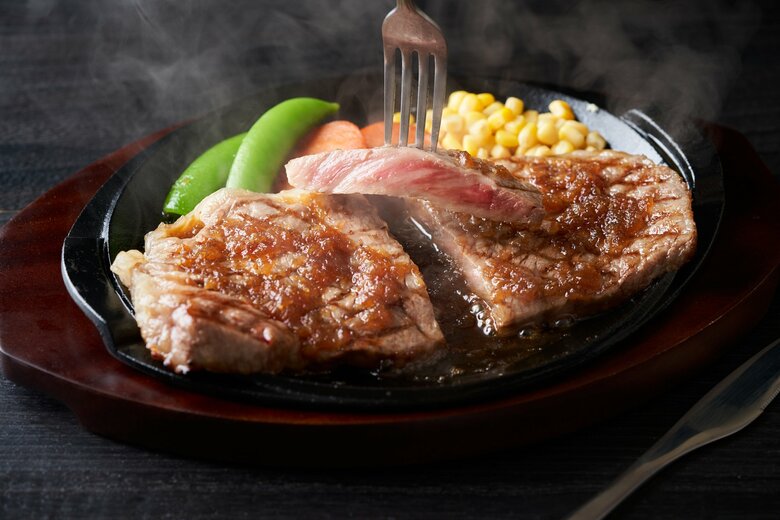 肉料理の食べ過ぎには注意したい（画像：イメージ）