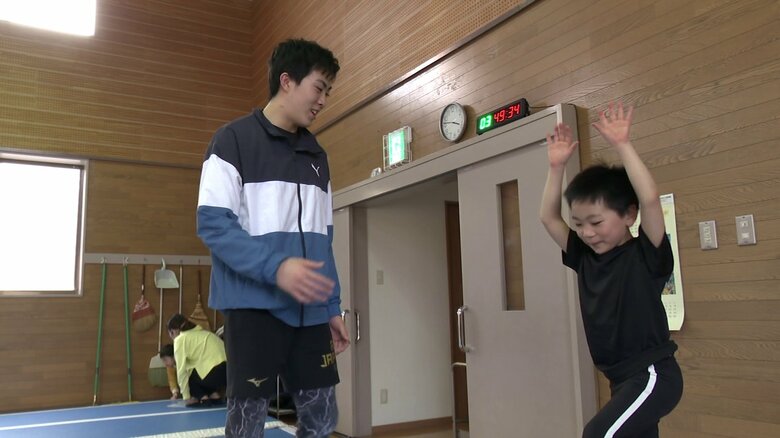 後輩の指導に熱が入る五十嵐選手