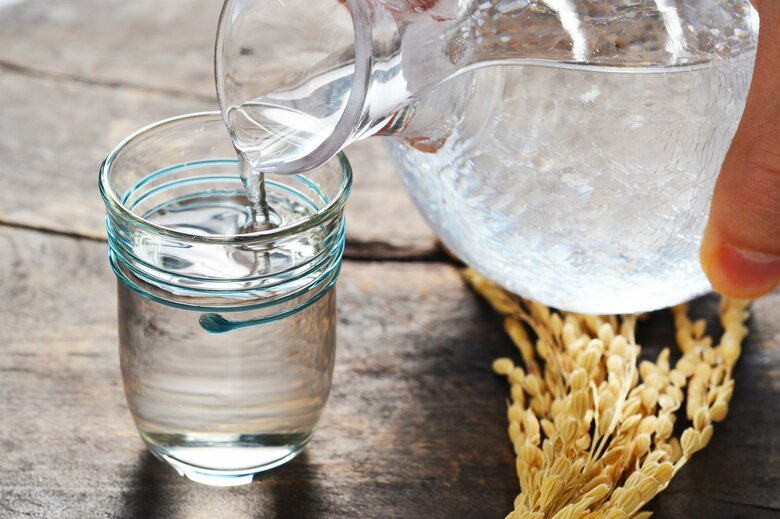 女性は少ないアルコールで肝障害になる傾向が（画像：イメージ）