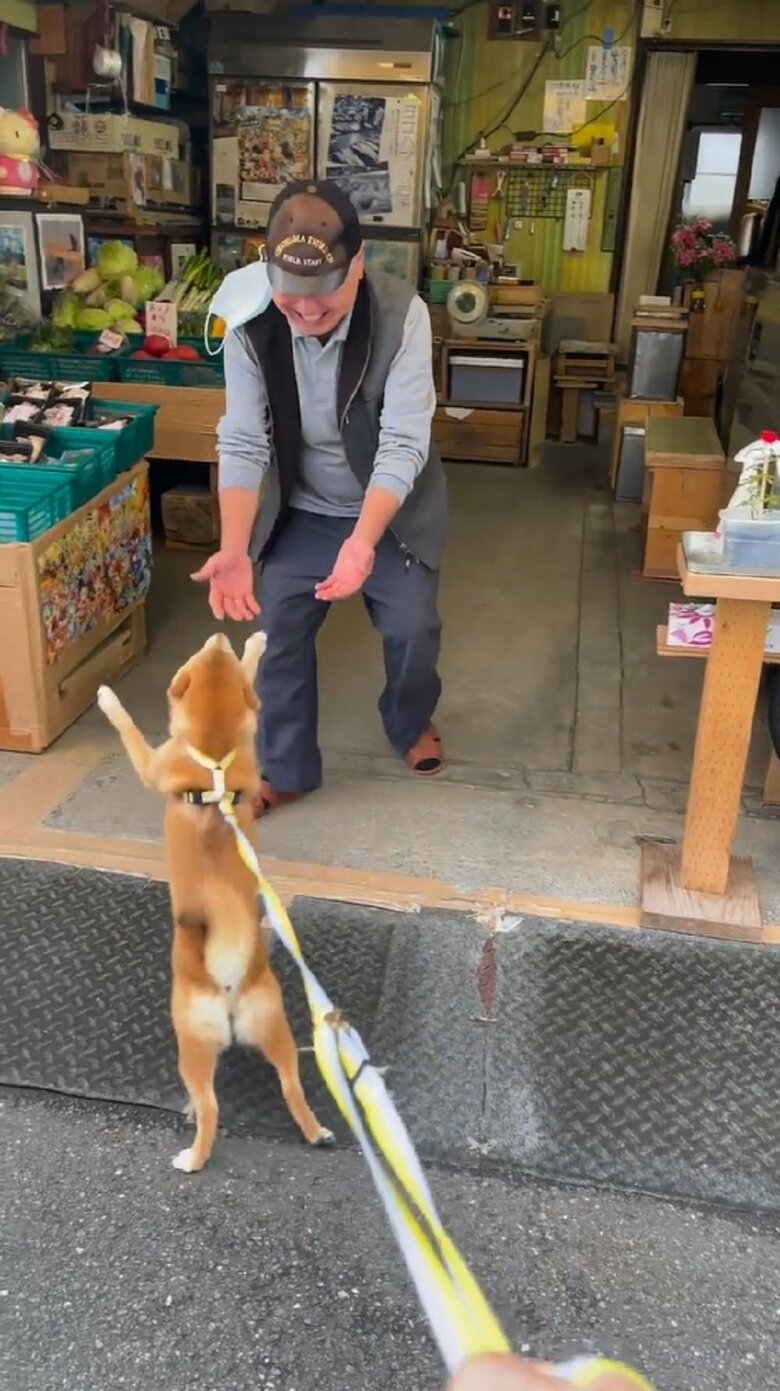 マメちゃんのそばにきてくれる