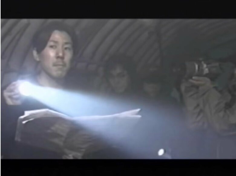 ケルセチンゴールドの正体を知るという人物に出会う（出典：サントリー公式Youtubeチャンネルより）