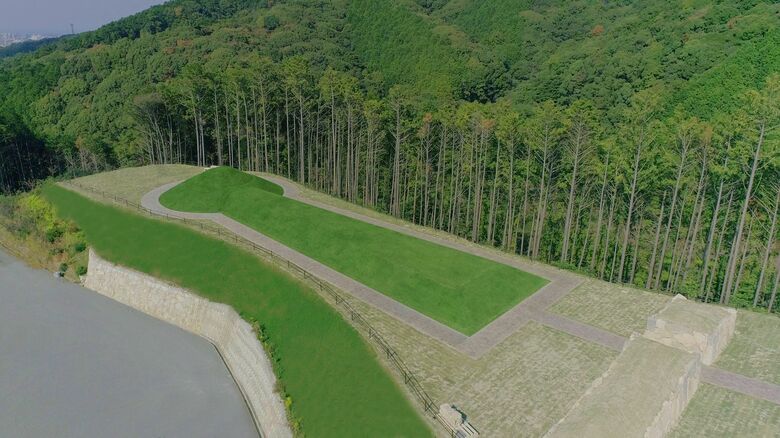 古墳型永久墓（提供：新宮霊園）
