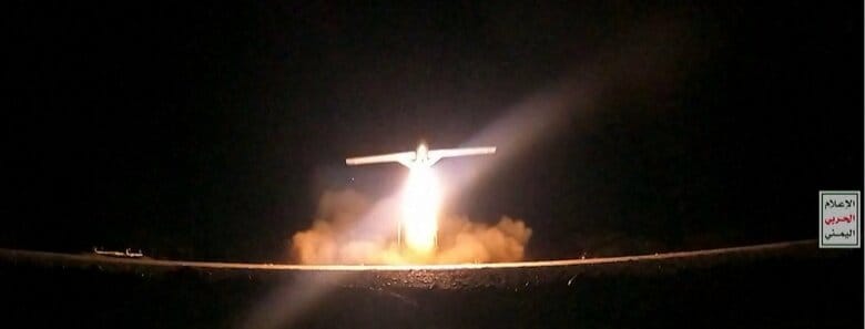 フーシ派が11月6日イスラエル国内の標的に向かって発射したと称するドローン（11月7日放送）