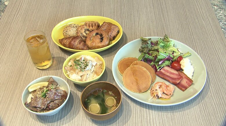 朝食は和洋中のバイキング形式