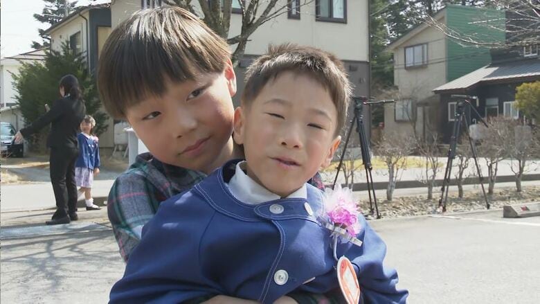 次男・隼佑さん（10）と竜佑ちゃん（6）（2025年3月25日）