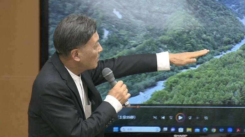 ドローン映像で現状を説明する難波市長