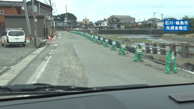 土砂が撤去され、亀裂は埋めた跡が