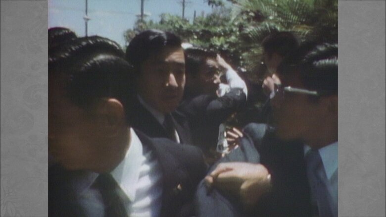 火炎ビンを投げ込まれ避難する皇太子ご夫妻