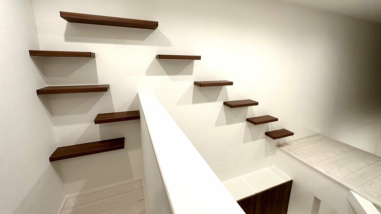 吹き抜けからつながるキャットステップ（画像：オープンハウスグループ）