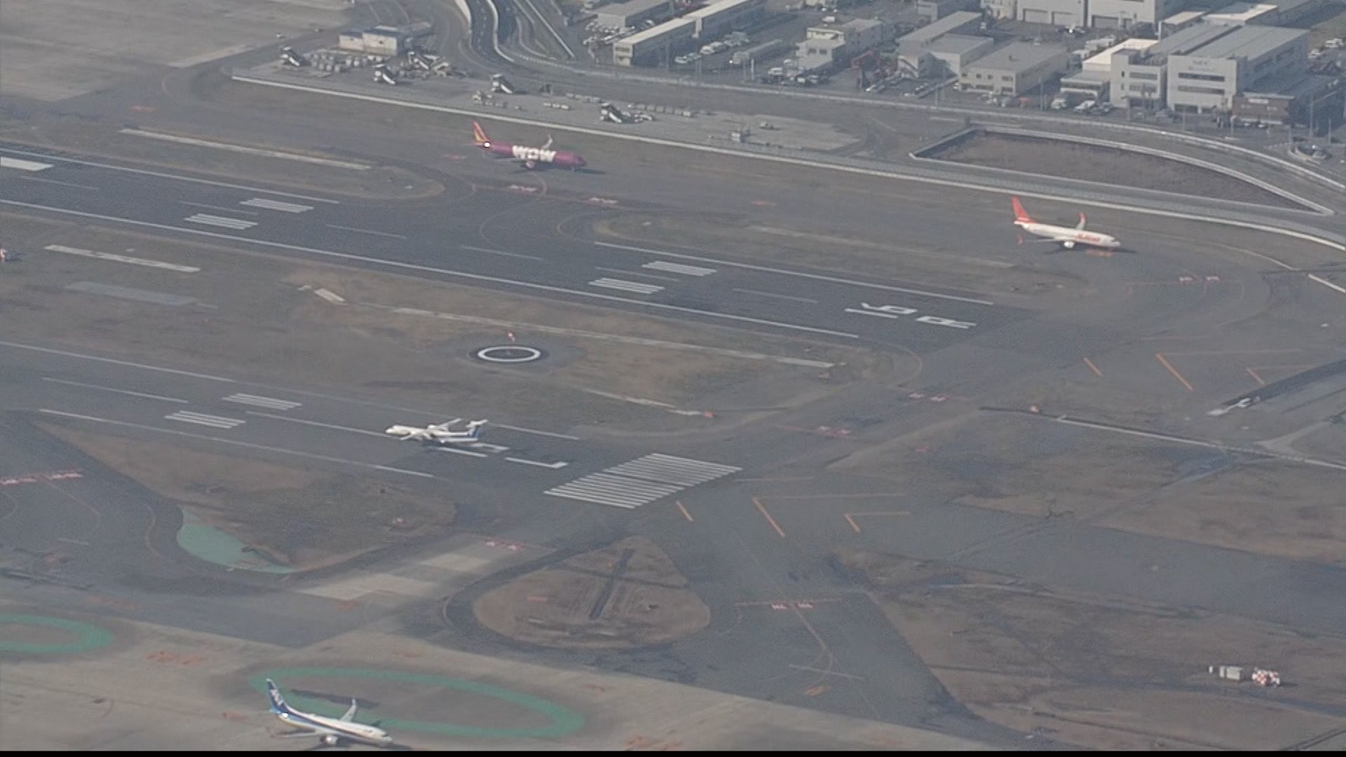 滑走路 日本一の過密空港】福岡空港「2本目の滑走路 」運用開始…年間発着回数約17.6万回から約1,2万回増で飛行機の混雑緩和へ（FNNプライムオンライン）｜ｄメニューニュース（NTTドコモ）