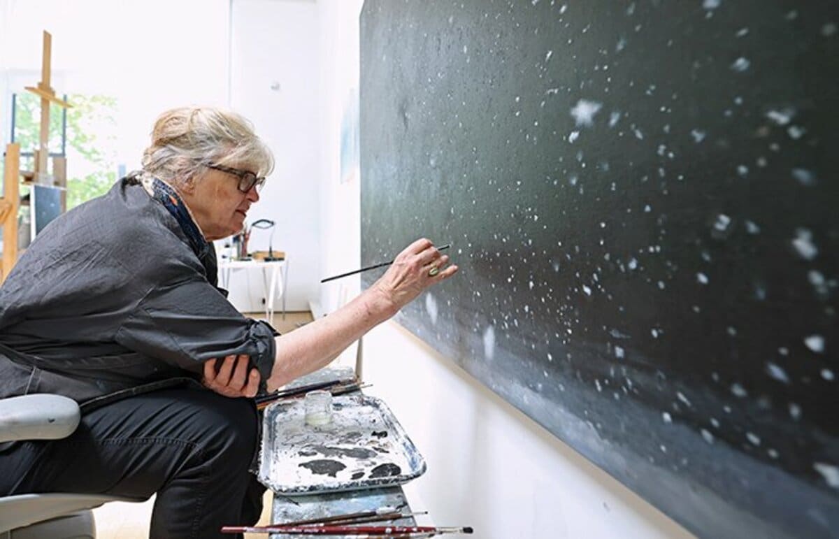 言葉にできないものを描く｣アーティスト、ヴィヤ・セルミンスが