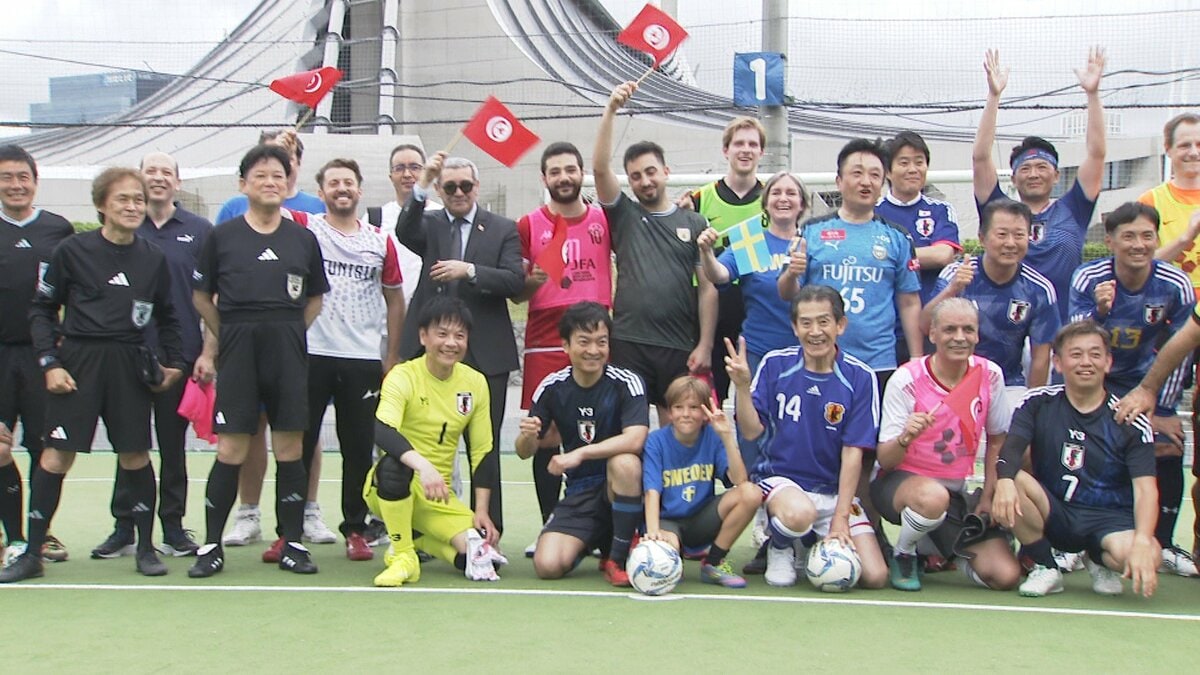 一足早くW杯が開幕? サッカー議連の国会議員がオランダ・チュニジア・スウェーデンの大使館チームとフットサル大会