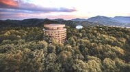 北陸初！星野リゾート「リゾナーレ福井」2027年9月10日に開業　勝山の森に囲まれた恐竜博物館の徒歩圏内　360度パノラマプールも設置