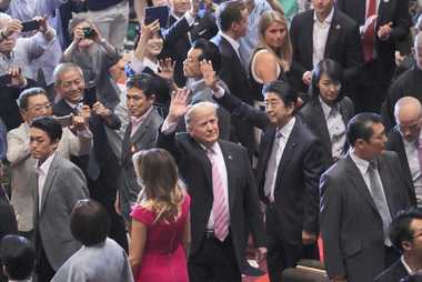 国技館はトランプ祭りで大興奮 座布団投げも見せてあげたかった