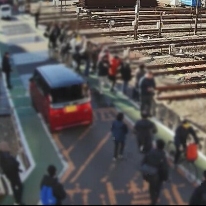 「一言で言えば、もうカオス」踏切内に“鉄道ファン”殺到　目当ては鉄道体験イベントの特別列車　踏切内に取り残される“撮り鉄”も　東京・西東京市