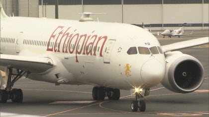 「ほっとしました」抱き合い無事を喜ぶ姿　中東退避の日本人ら乗せた政府チャーター機が成田到着　追加便2機も運航へ