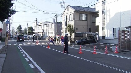 スピード緩めず交差点へ…直後に“衝撃音”　ひき逃げで81歳女性が意識不明の重体　仙台市若林区