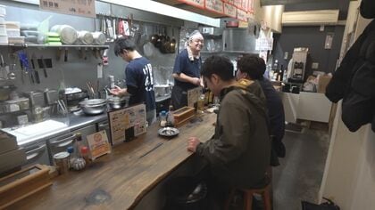 午前0時半に大混雑…地方都市の『深夜食堂』店主がドラマに憧れて