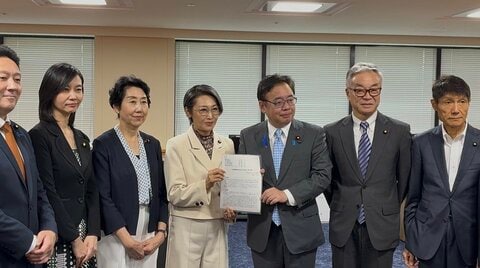 「加熱式たばこ」規制強化などを求め議員連盟が厚労大臣に提言　将来的に「紙巻きたばこ」と同様の取り扱いへ