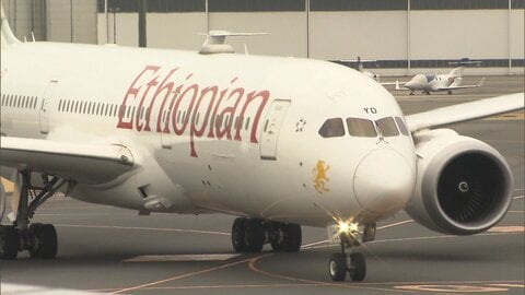 「ほっとしました」抱き合い無事を喜ぶ姿　中東退避の日本人ら乗せた政府チャーター機が成田到着　追加便2機も運航へ