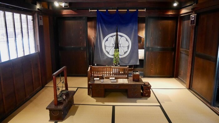 角海家の栄華が漂う室内