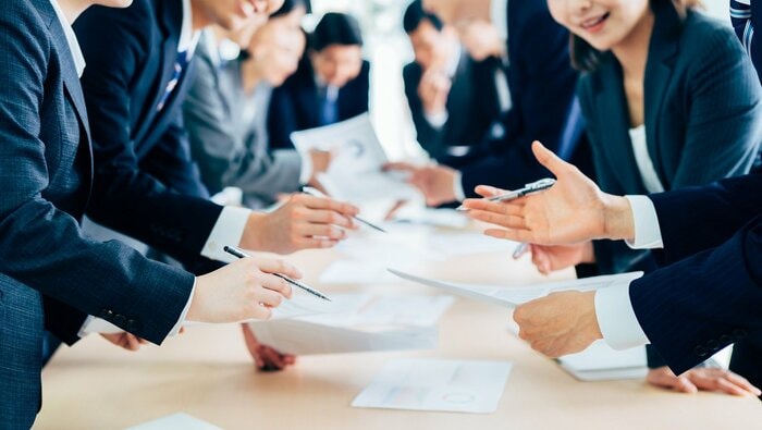 “叩きやすい”たたき台は活発な議論を生む道具になる(画像:イメージ)
