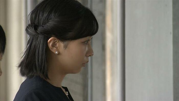 佳子さまは、息をのむように教室をご覧になっていた