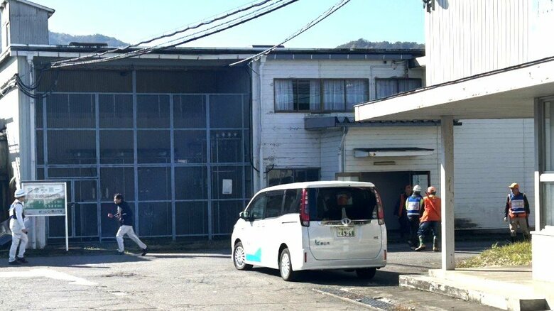 工場に居座ったクマ 緊急銃猟で駆除 中庭に出たところを屋上から発砲1発 体長1m20cmの成獣 福井で2例目|FNNプライムオンライン