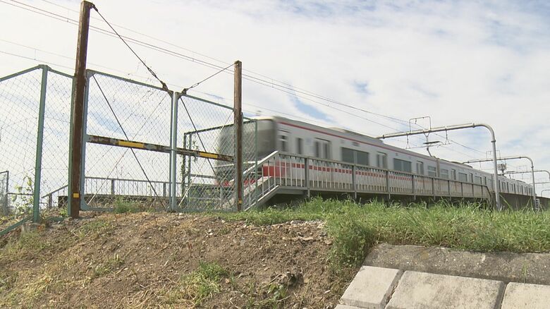 朝の通勤通学を直撃…線路に上半身裸のトルコ国籍の男が立ち入り約1時間運転見合わせに 鉄道営業法違反の疑いで現行犯逮捕｜FNNプライムオンライン