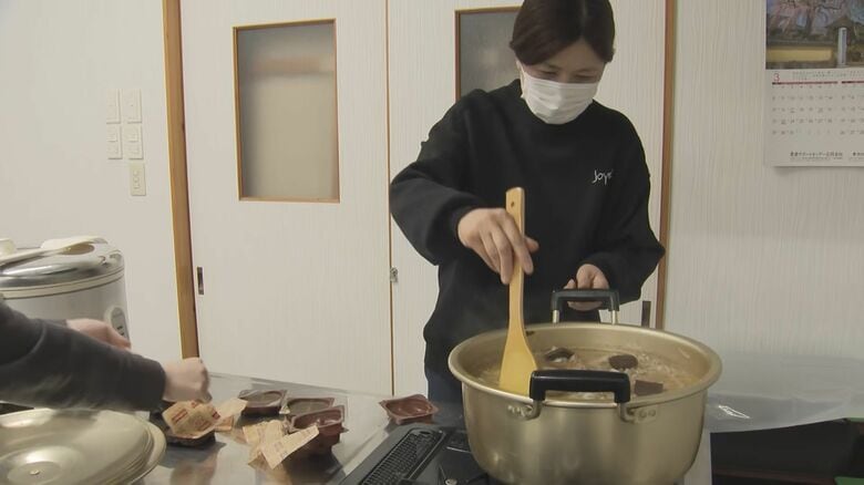 炊き出しを行う吉里吉里地区の住民（大槌町）