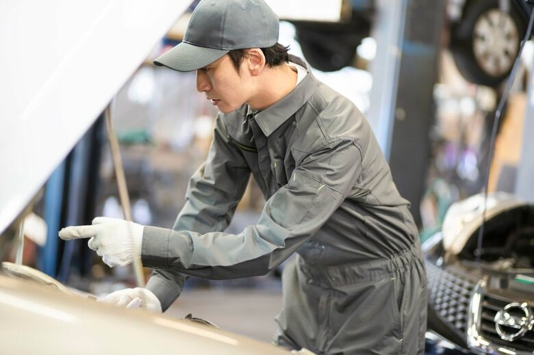 機械に接する仕事はAIだけで完結しにくい（画像：イメージ）