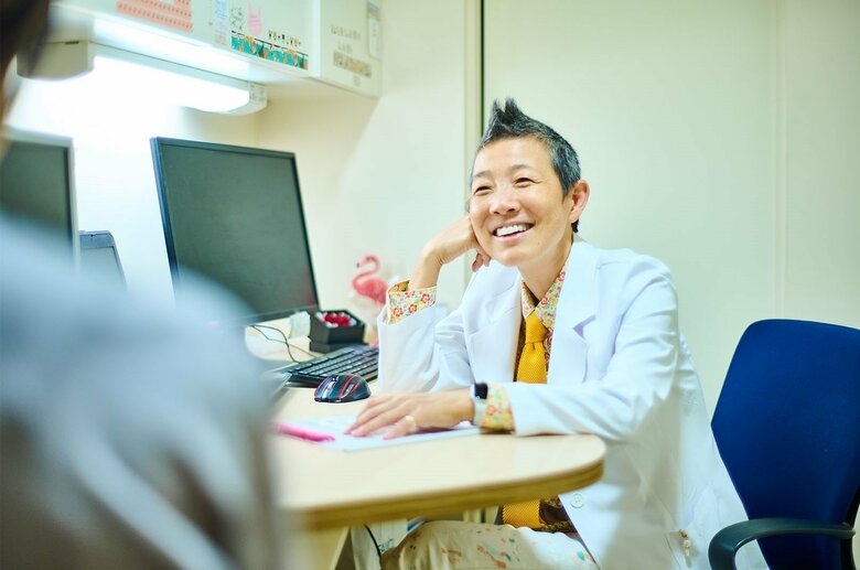 産婦人科の外来診察を通して患者の心と体に向き合ってきた高尾美穂先生（撮影／難波雄史）