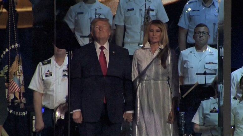 4日夜、国民に向けて演説を行ったトランプ大統領（ワシントン）