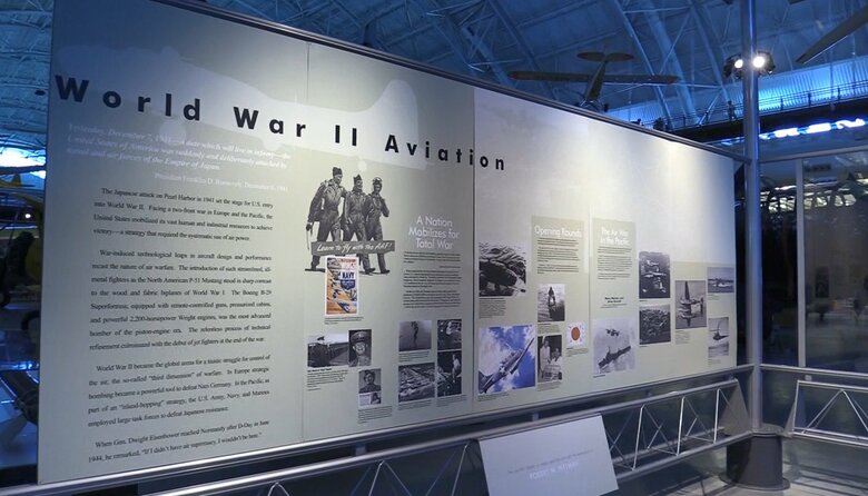 博物館の中心にある「第2次世界大戦中の航空機」の展示ブース