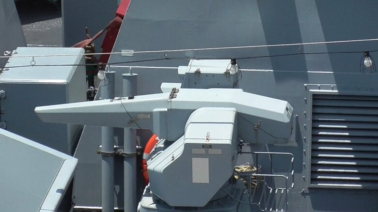 「クナルアダ」に搭載されたドローン対策用リモコン式12.7mm機関銃（6月12日）