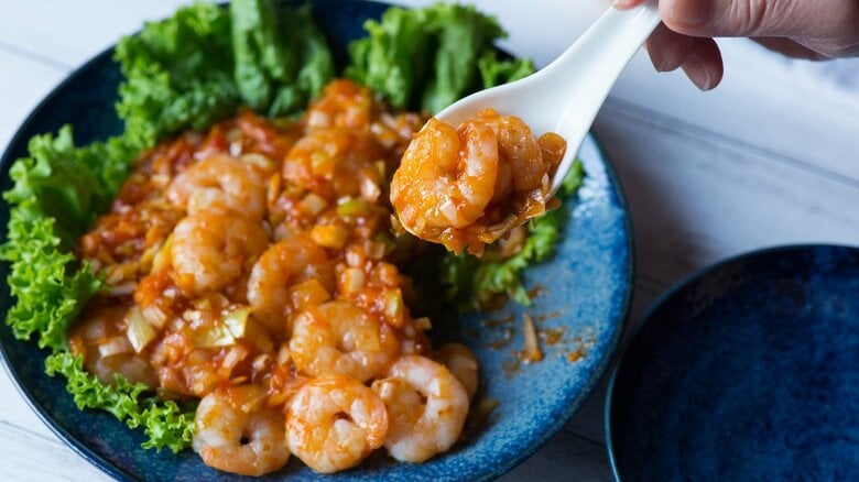 小皿などに取り分けて食べることが大切（画像はイメージ）