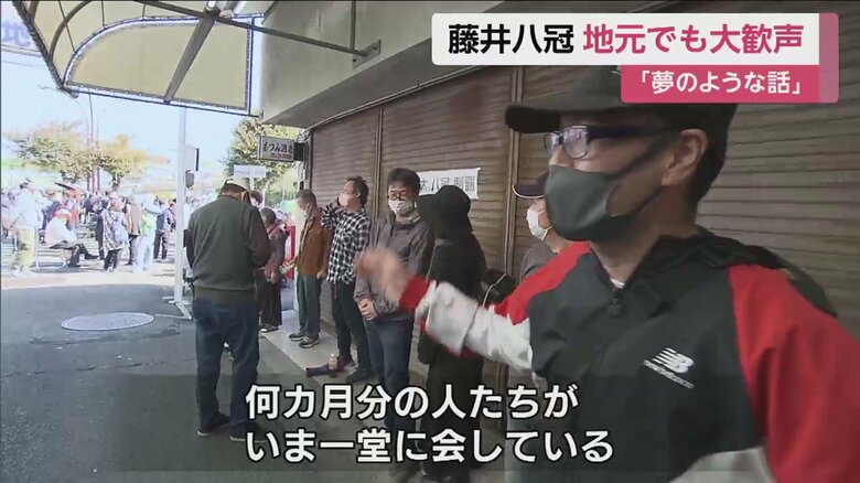朝からスーパーに並ぶ人たち（愛知・瀬戸市　12日午前8時ごろ）