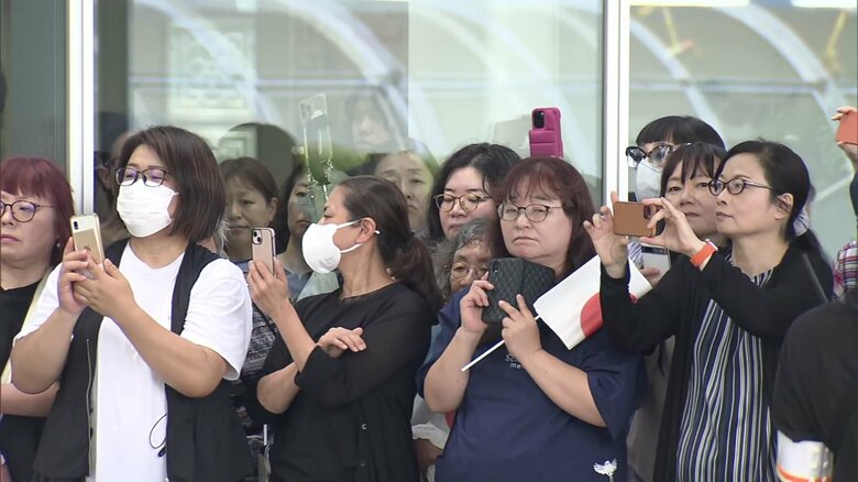 長崎空港でも多くの人が集まった