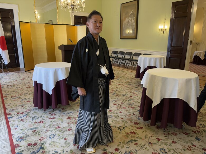 和装で出席した三宅史人公使