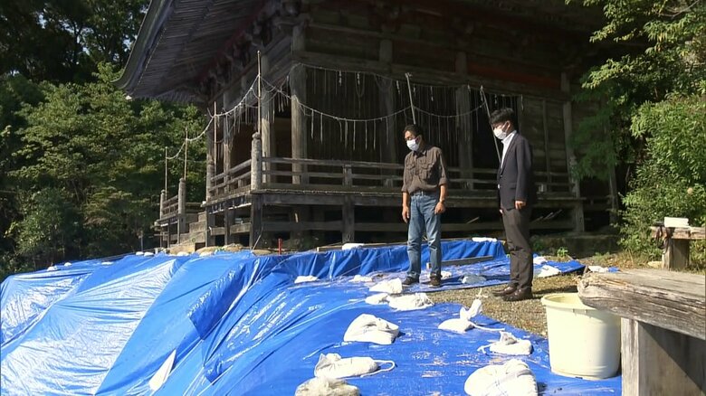 高根神社の拝殿